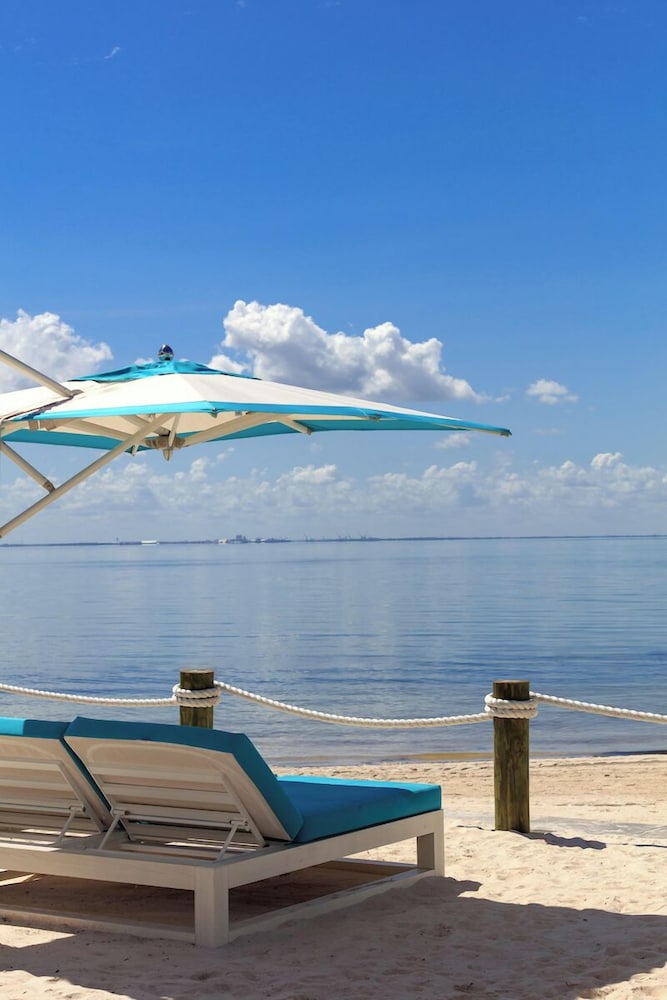 SkyBeach Resort 48/51