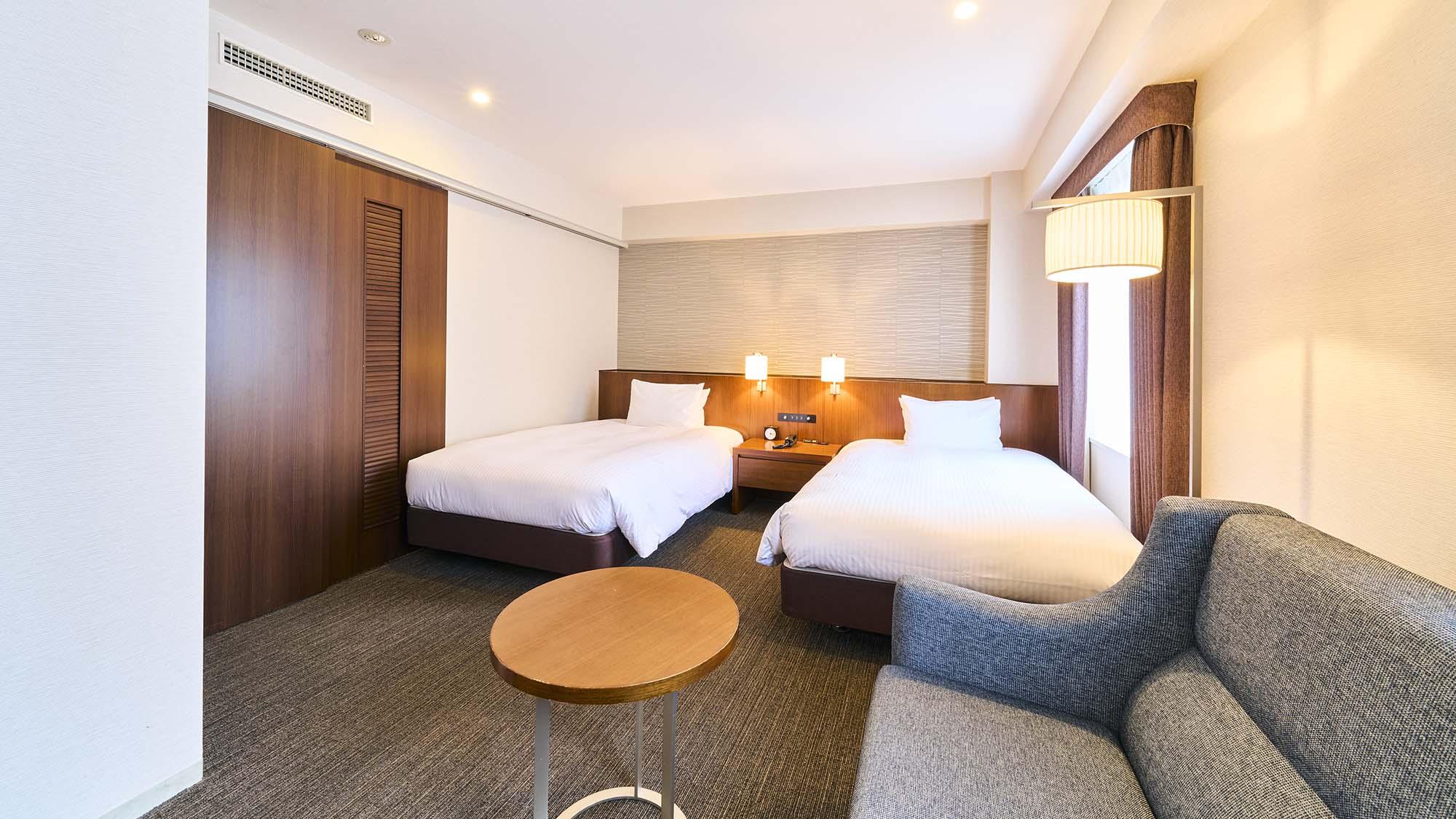 Universal, Standard, Twin Beds