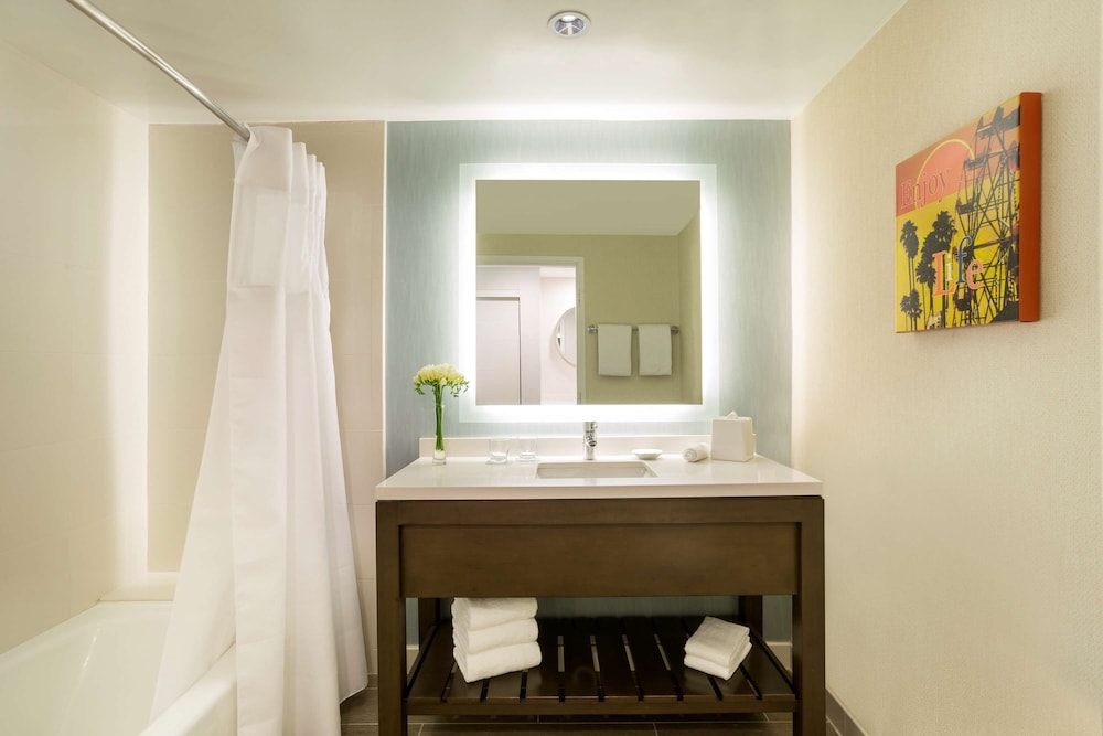Hyatt Regency Newport Beach Hotel 27/75