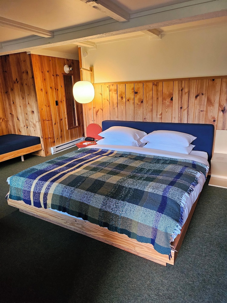 Lagoon, King Bed