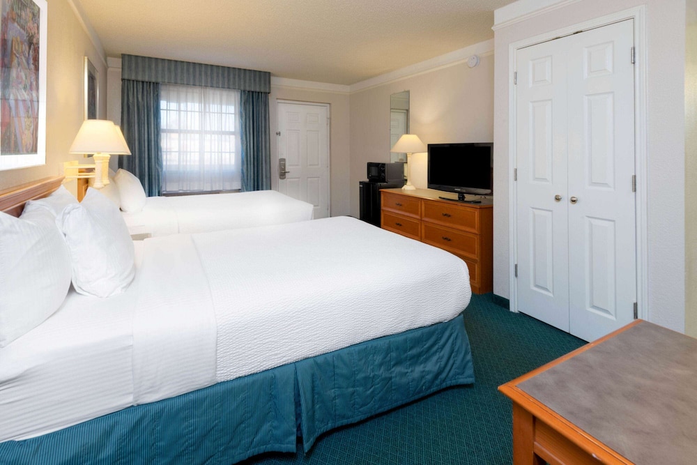 La Quinta Inn Farmington 14/44
