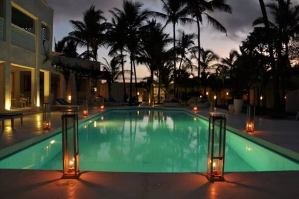 The Villa Luxury Suites Hotel 36/43