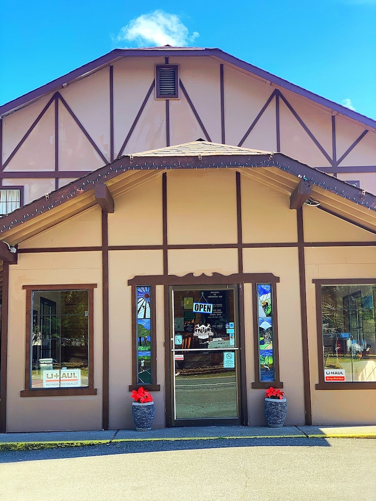 Packwood Inn 3/56