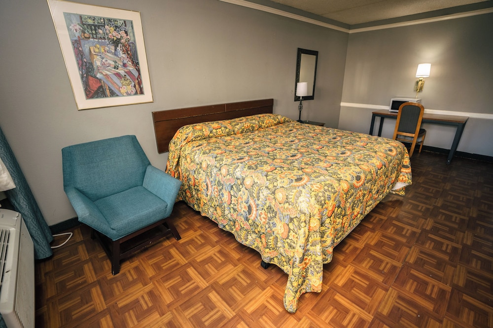 Howard Johnson Inn Peachtree/Norcross 17/21