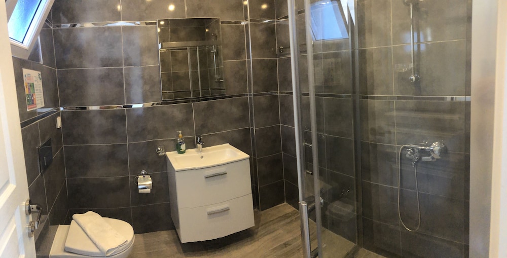 Lizo Hotel 38/38