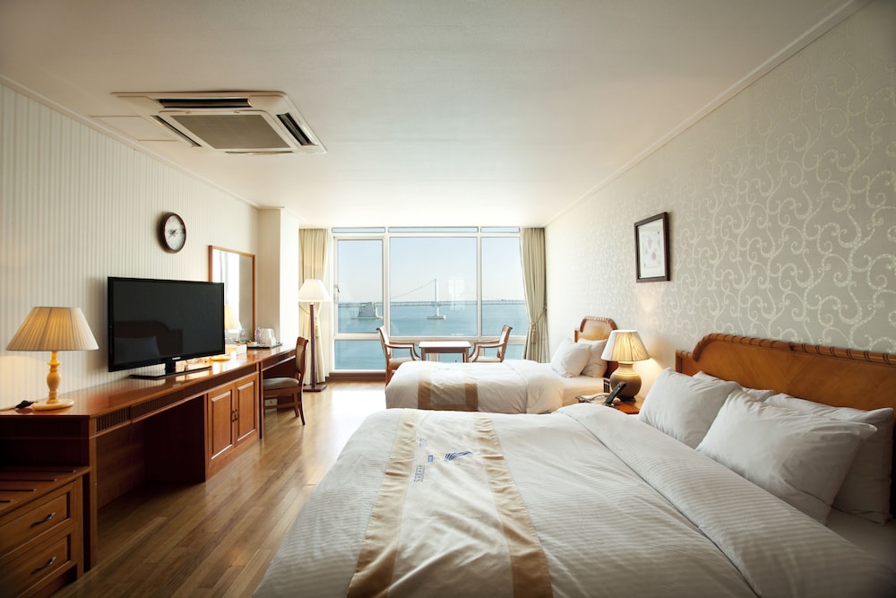 OCEAN, DELUXE, TWIN BEDS