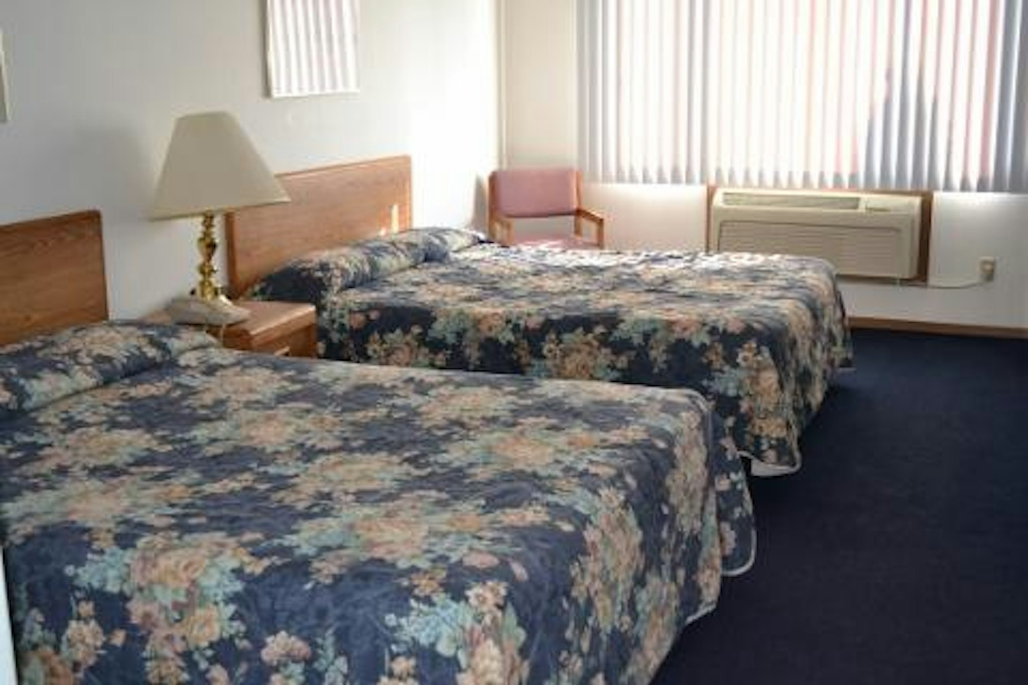 Sky Lodge Inn Suites 19/34