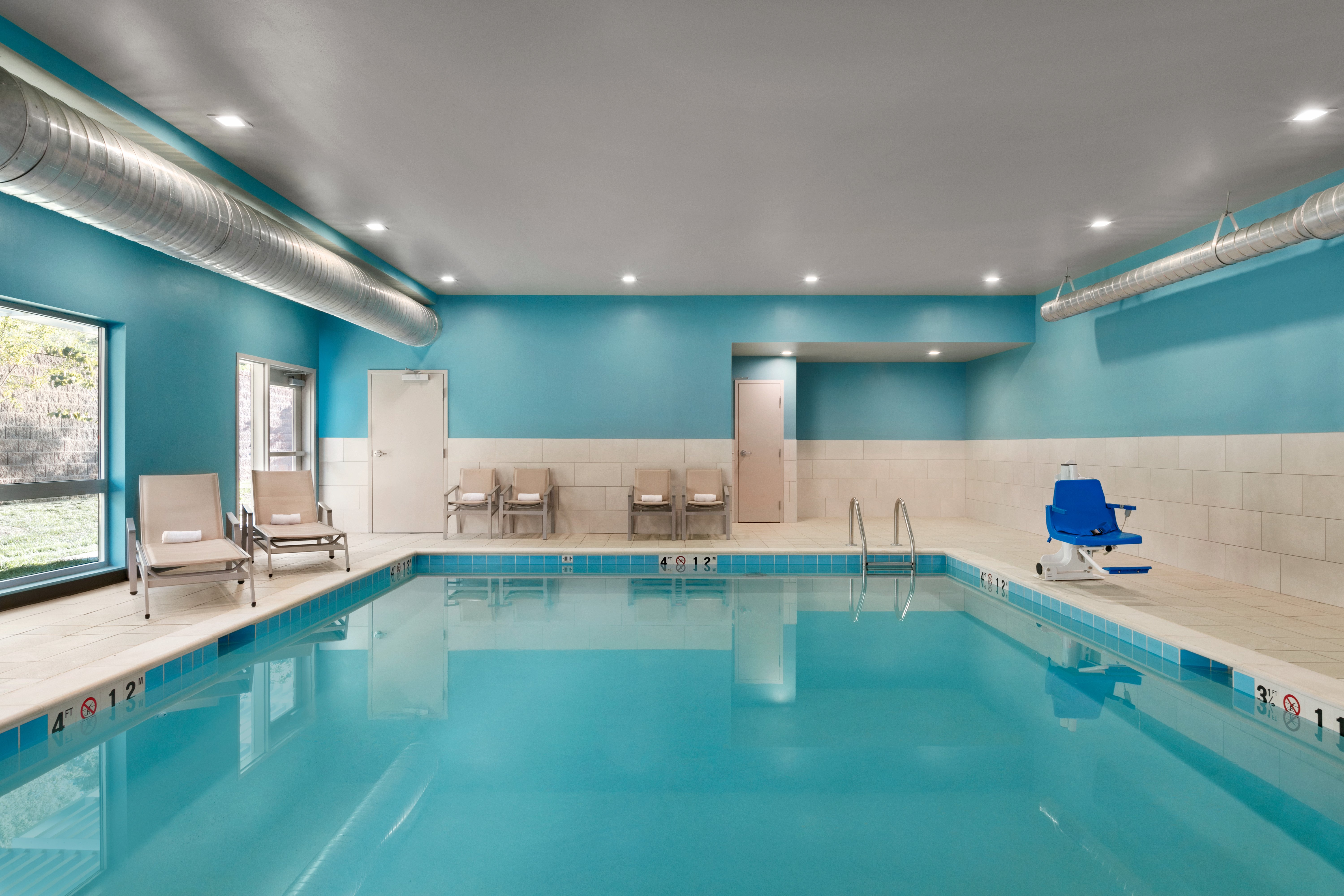 Holiday Inn Express & Suites Salisbury 24/38