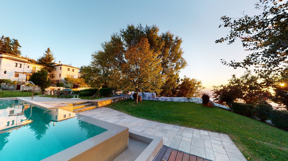 Valeni Boutique Hotel 45/48