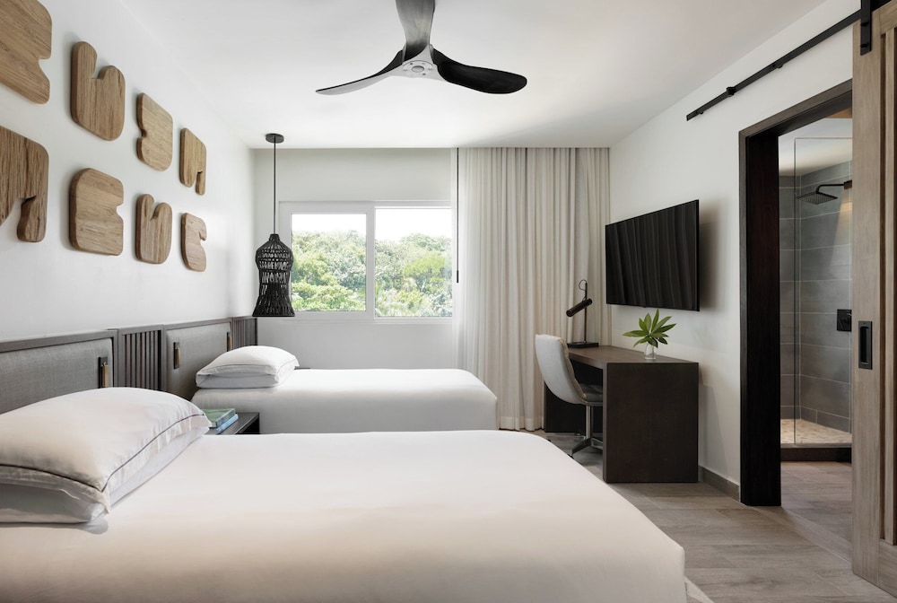 2 Bedrooms, Penthouse, Single Bed, Beach Front