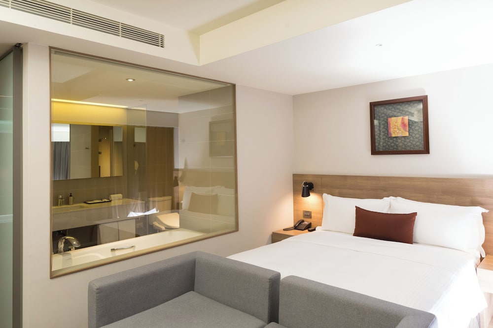 DELUXE, DOUBLE BED