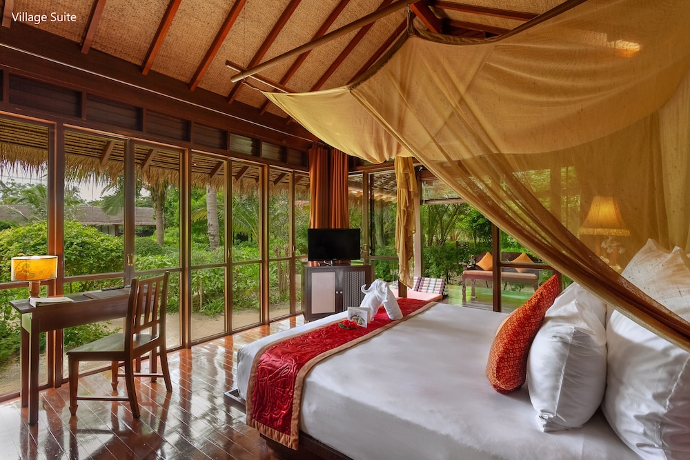 Outrigger Phi Phi Island Resort 34/100