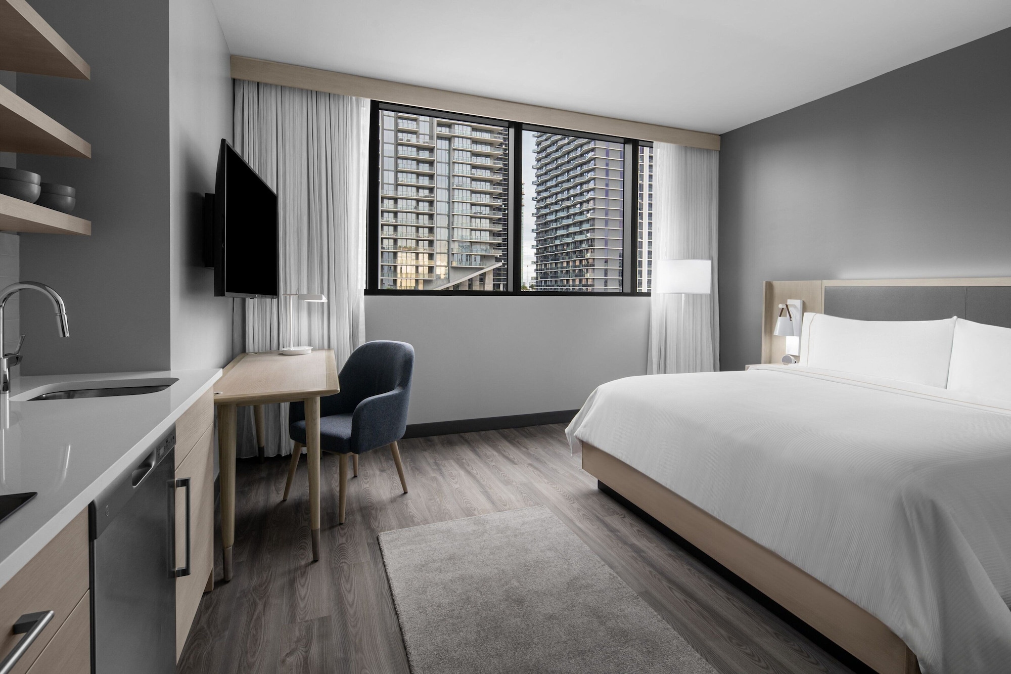 ROOM, KING BED, CITY VIEW
