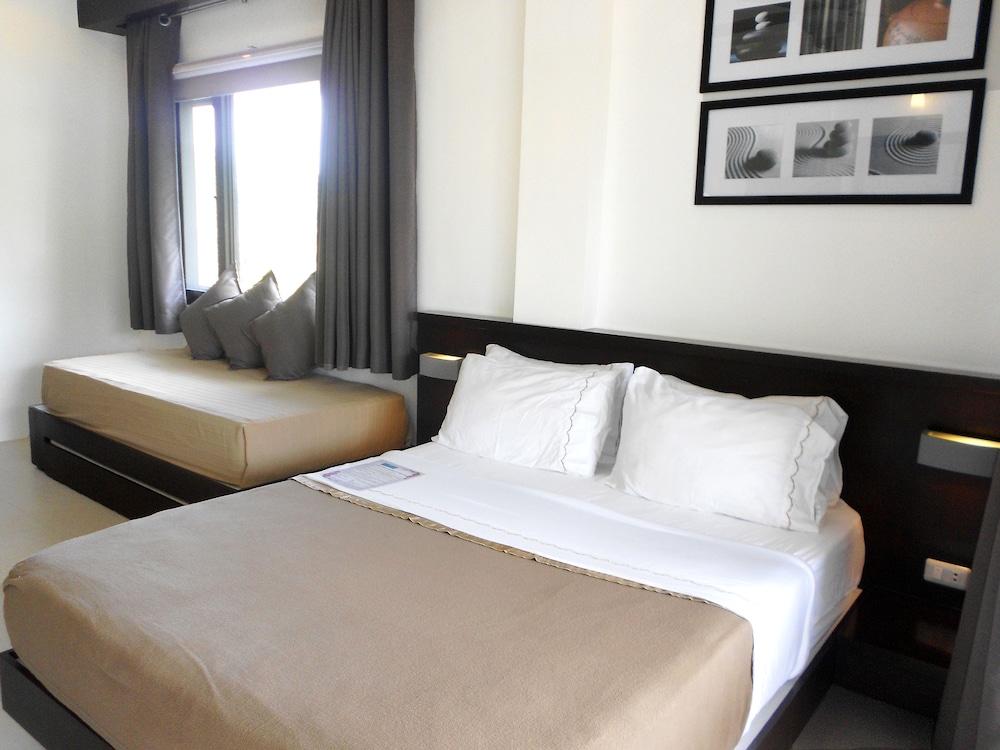 One Crescent Place Hotel 11/64