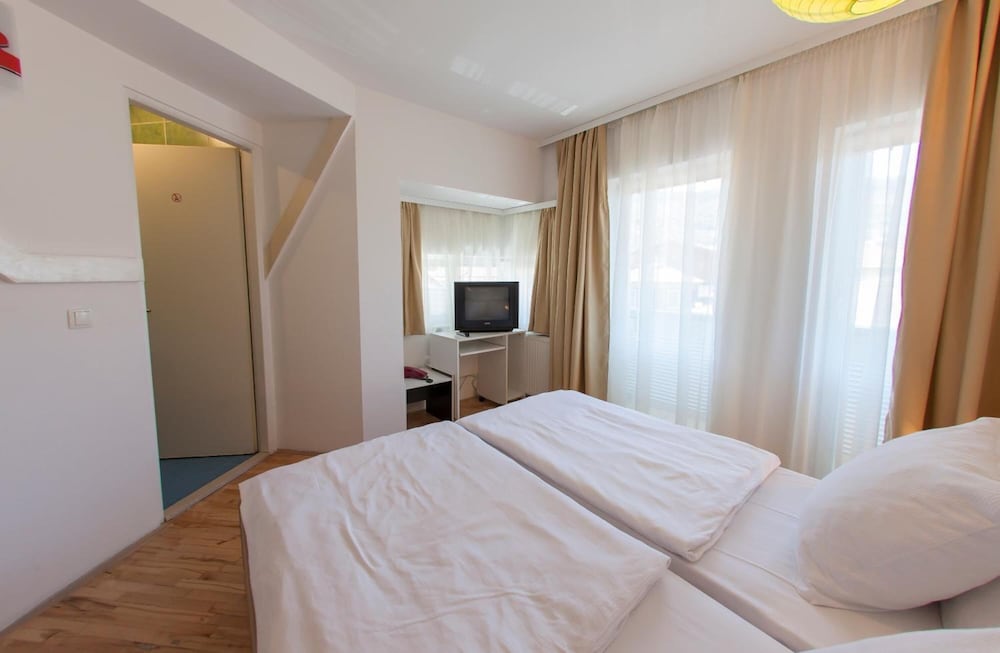 Hayat Hotel 25/57