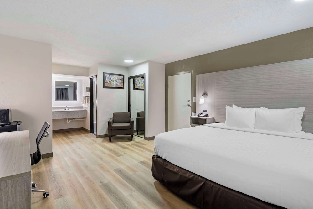 STANDARD, KING BED