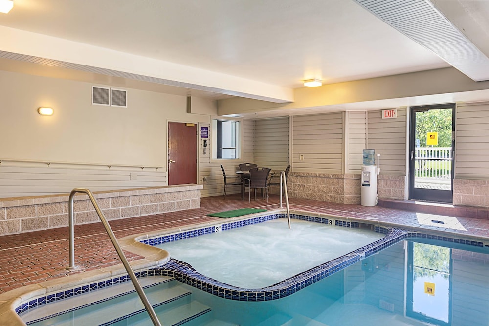 Sleep Inn & Suites Bay View Acme - Traverse City 29/68