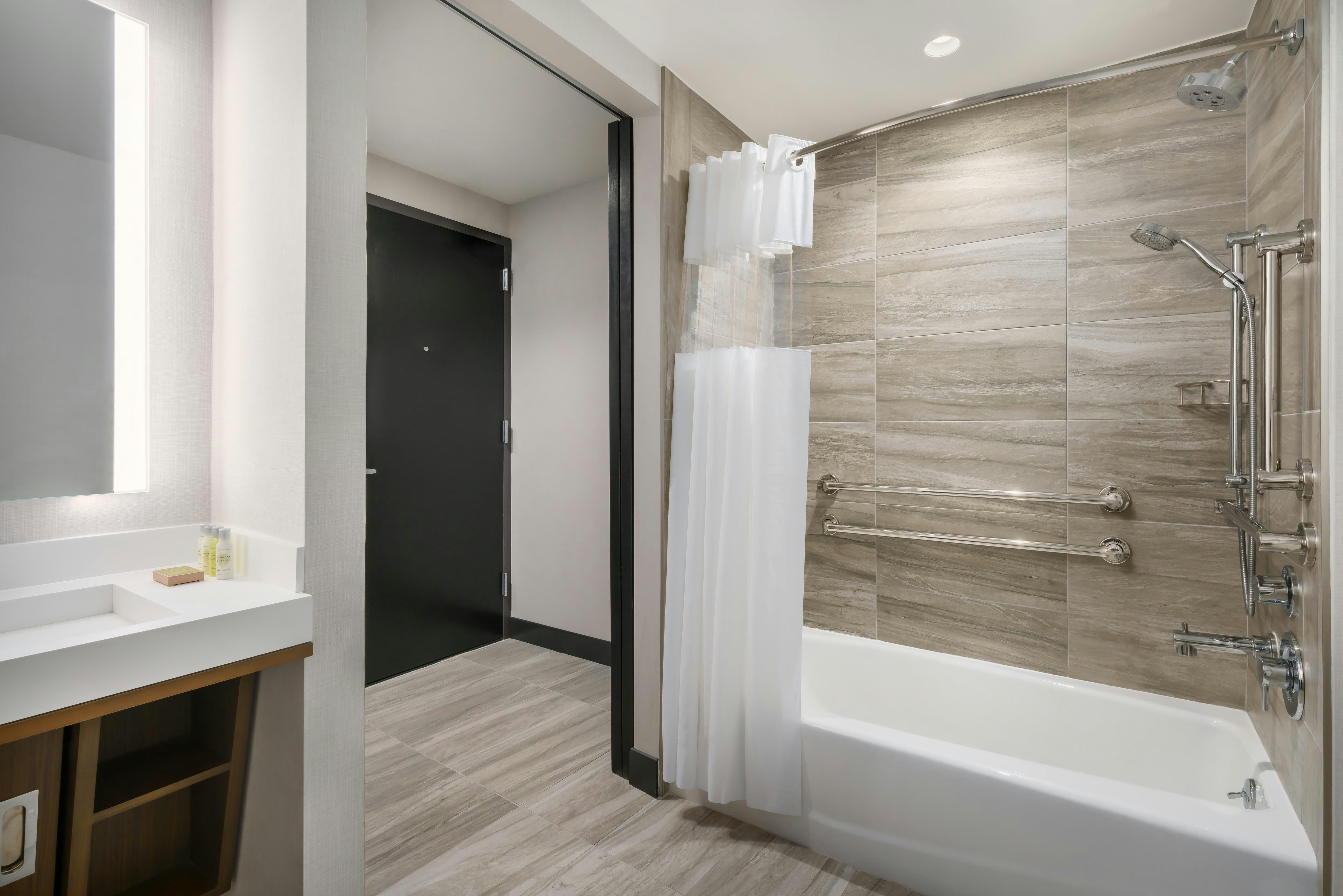 Doubletree by Hilton New York Times Square South 15/16