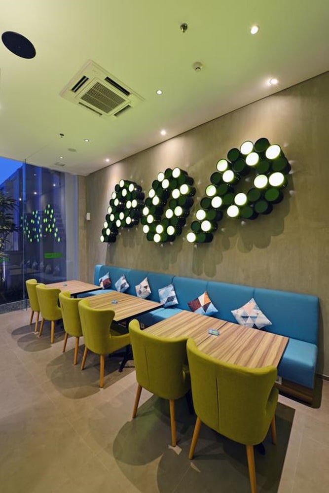 Pop Hotel Pasar Baru Jakarta 18/24