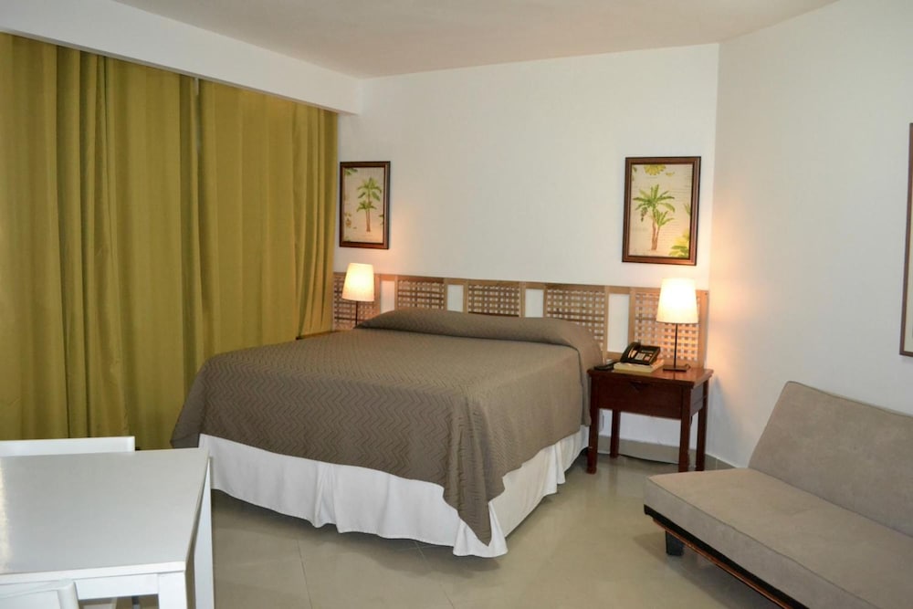 HOTEL PLAZA DEL SOL 10/60