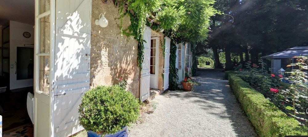 HOTEL LA ROSERAIE 41/50