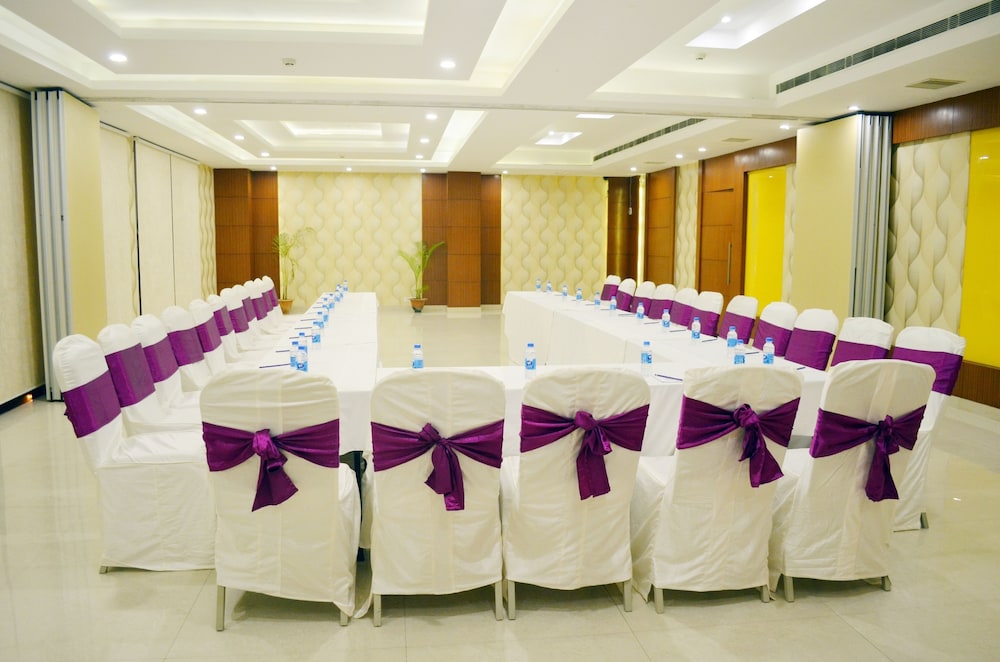 Gen X Casaya Inn Hotel Lucknow 17/20