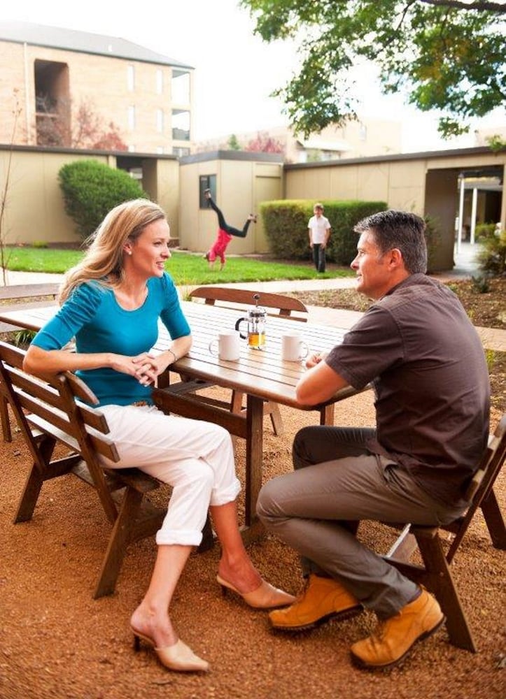 OXLEY COURT SERVICED APARTMENTS 29/41