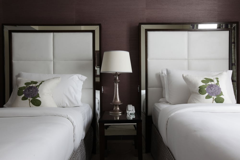 THE MANDEVILLE HOTEL 14/62