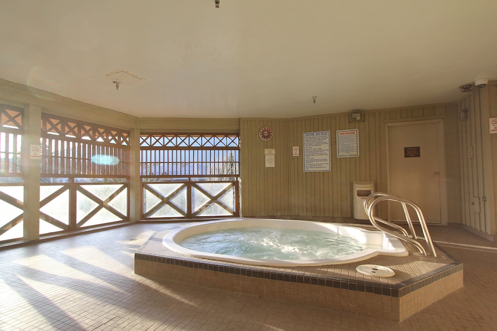 swimming pool spa