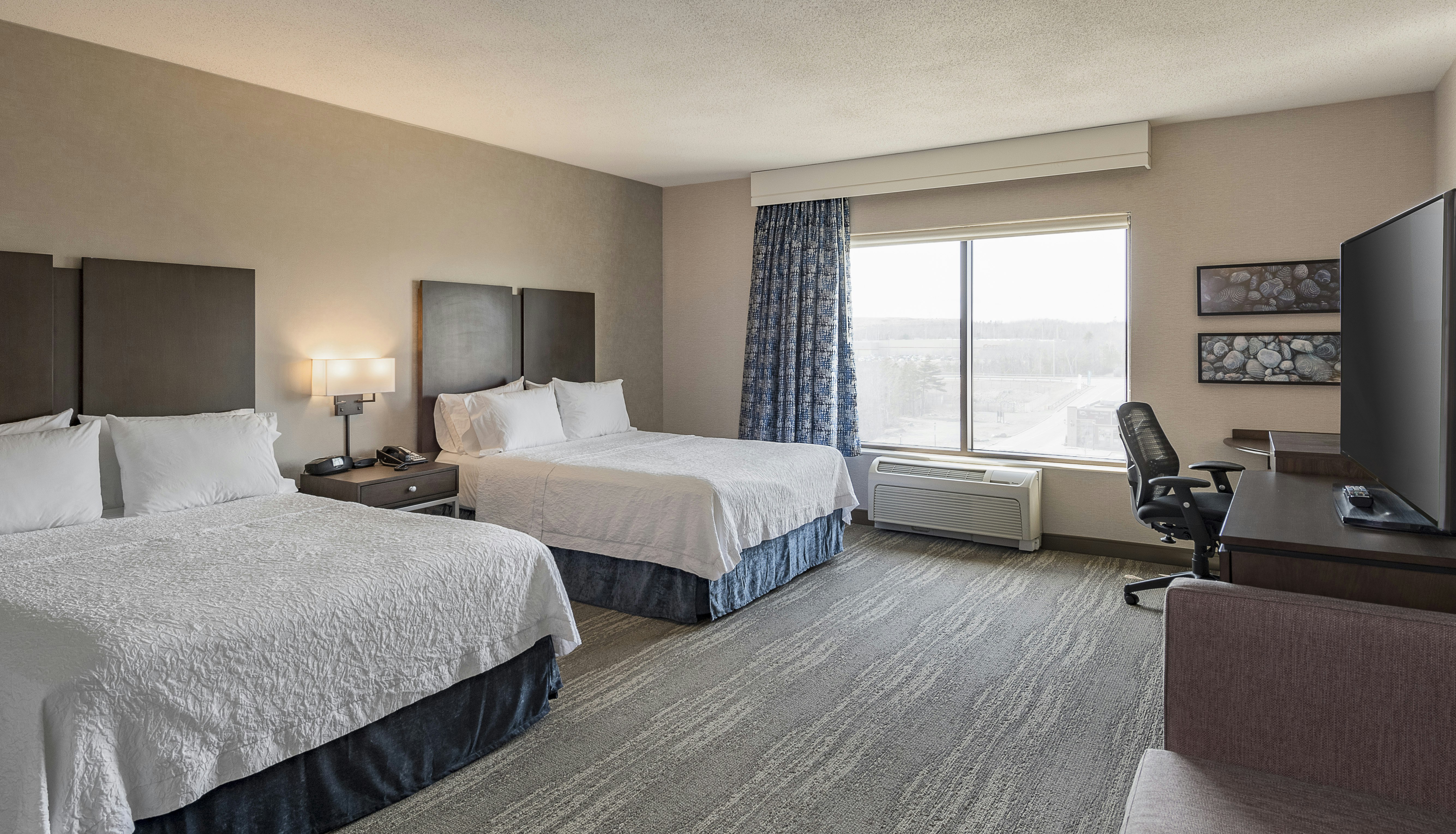 room, 2 queen beds, accessible