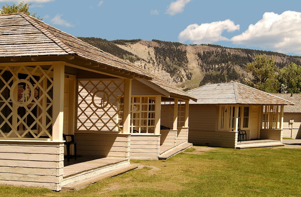 Mammoth Hot Springs 30/35