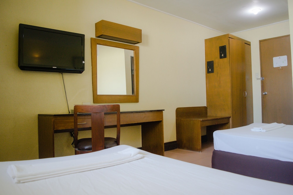 Country Village Hotel 17/37