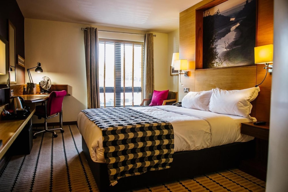 Lodge at Bristol 15/48