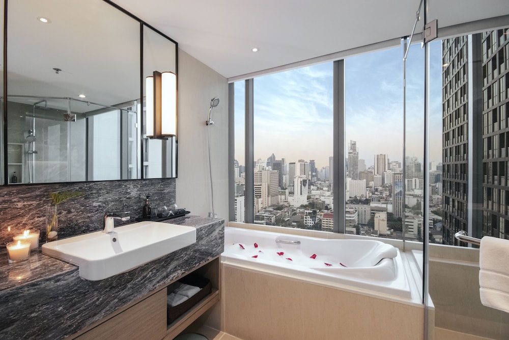 Sivatel Bangkok 50/50