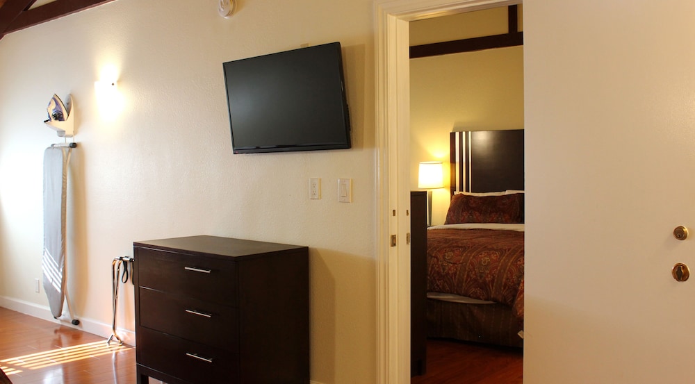 Lombard Plaza Motel 35/64