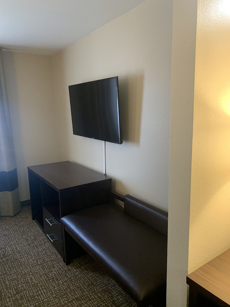 Comfort Inn and Suites Atoka 11/20