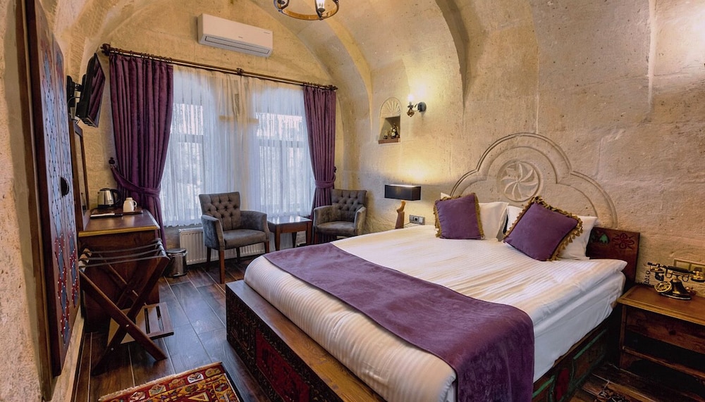 Ada Cave Suites 16/50
