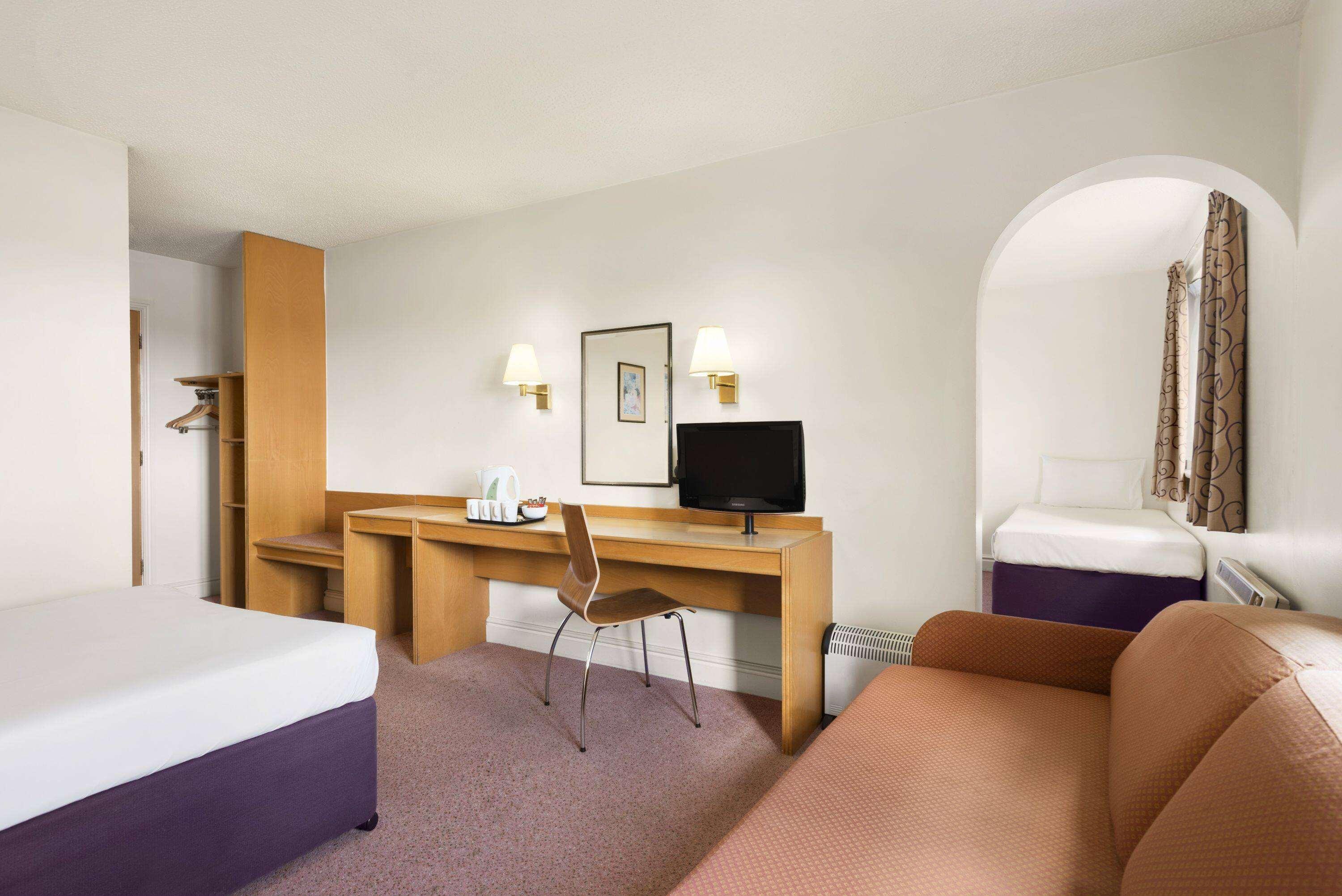 Room, Lake View