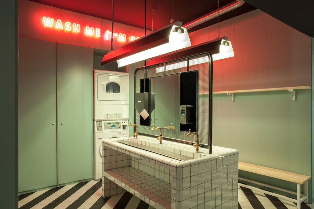 Bastardo Hostel 60/61