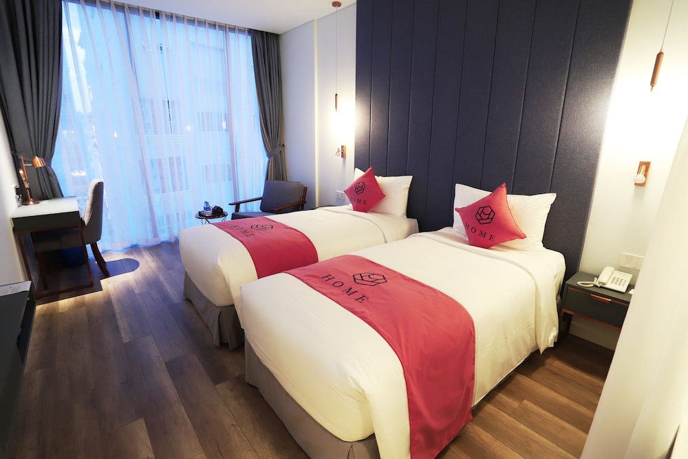 DELUXE, TWIN BEDS