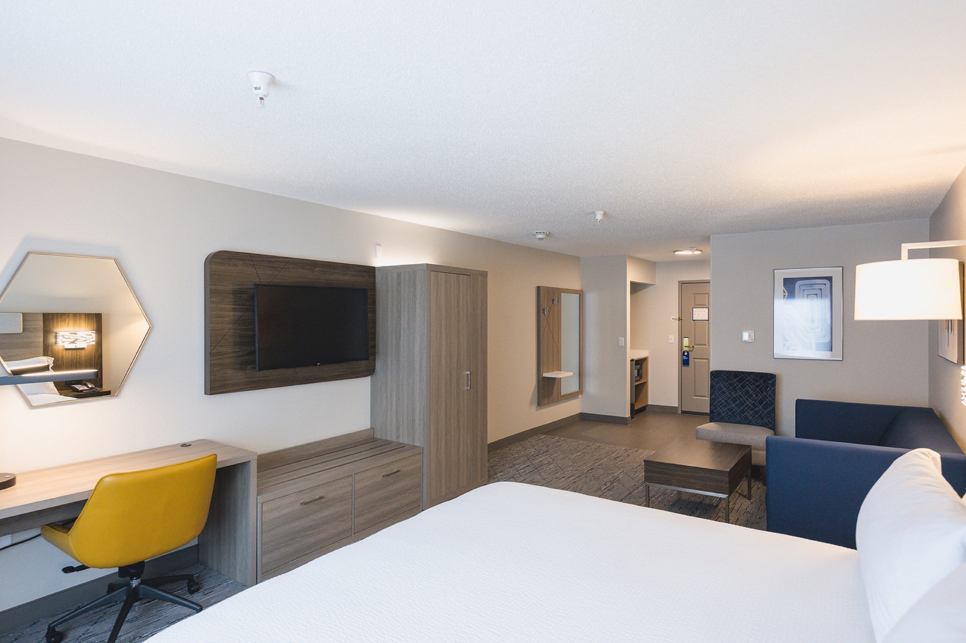 جناح بسرير كينج، Holiday Inn Express & Suites Marquette, an IHG Hotel 6/10