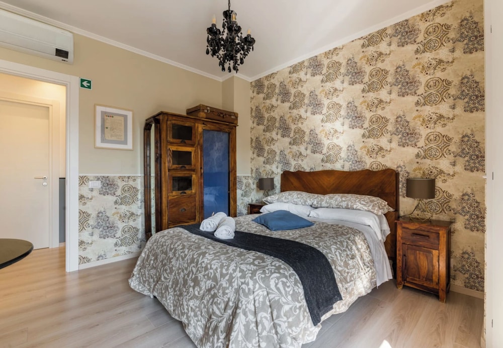 CLUB, DOUBLE BED