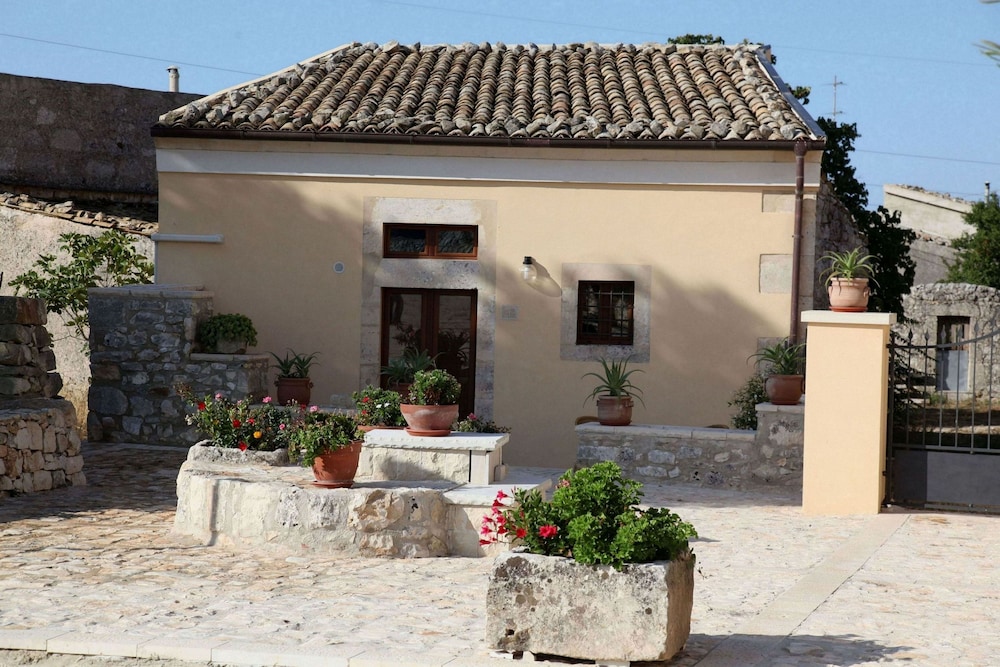 Artemisia Resort in RAGUSA