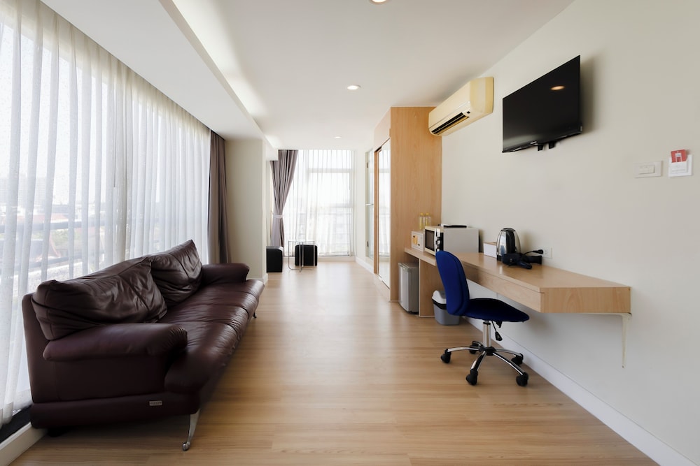 Solo Express Sukhumvit 81 51/57