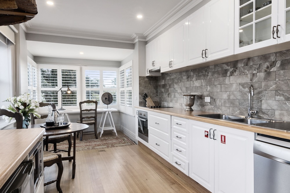 AMBERLEY HOUSE 6/50