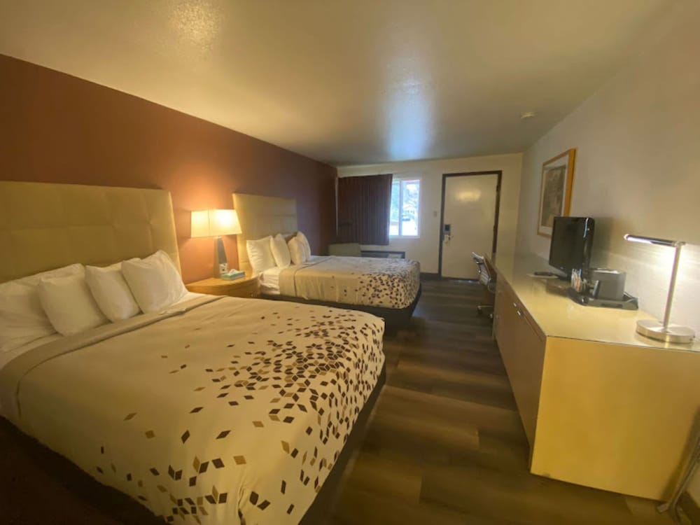 PREMIUM, 2 QUEEN BEDS