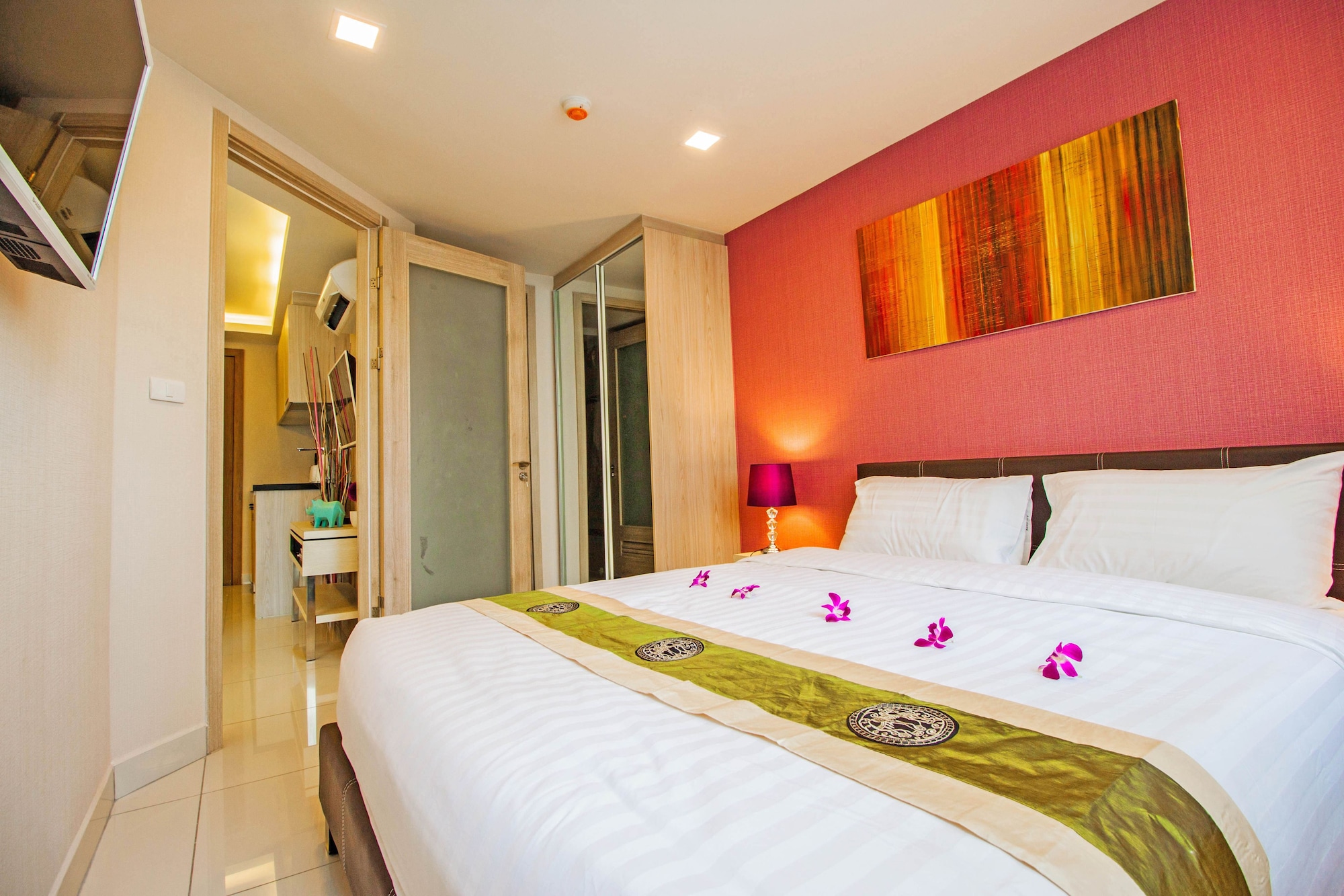 1 BEDROOM, CONDO, DELUXE