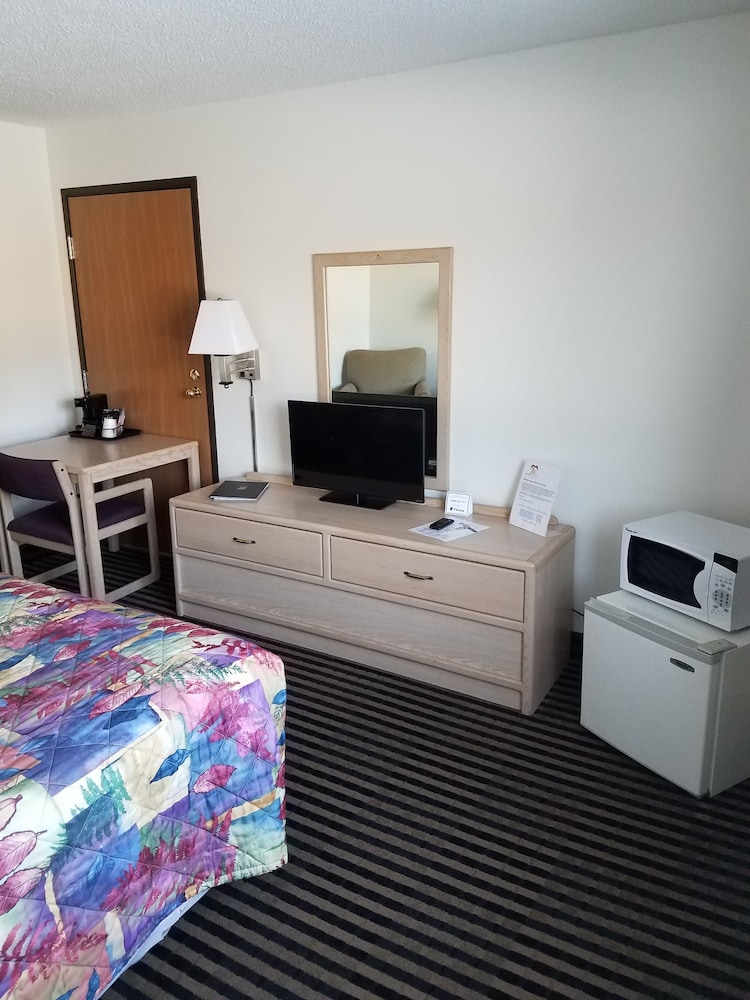 Super 8 by Wyndham Humboldt 10/48