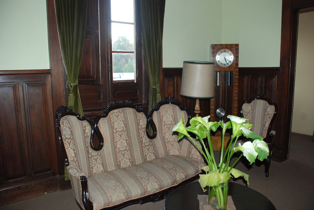 Las Mercedes Hostal Residencial 48/68