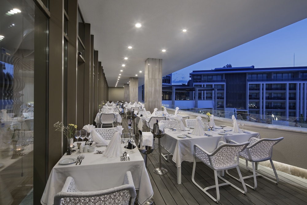 The Sense De Luxe Hotel 35/50